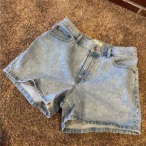 NWOT Abercrombie & Fitch 4” Mom Short High Rise Curve Love Jean Shorts
